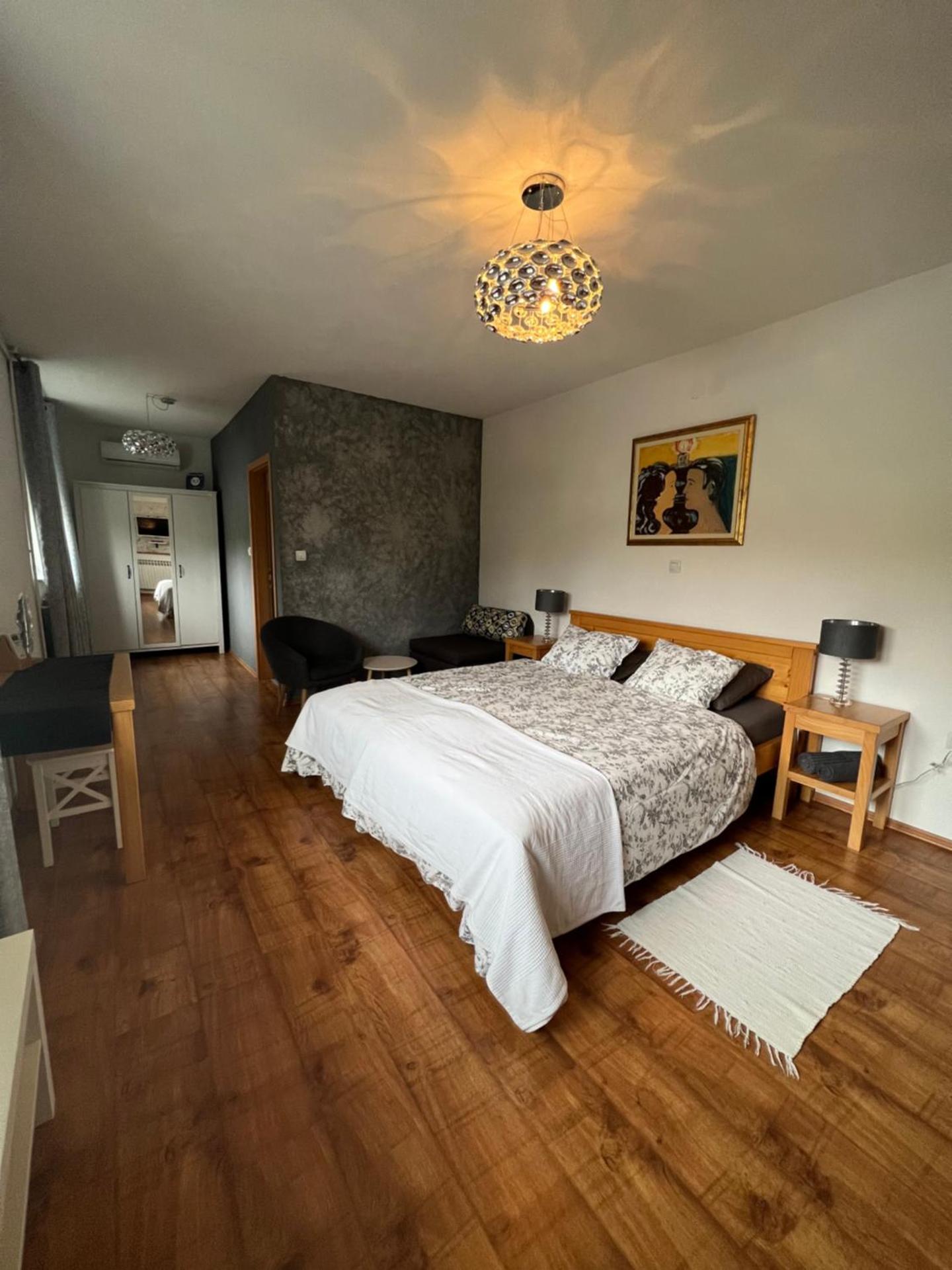 Apartments and Rooms Kristina