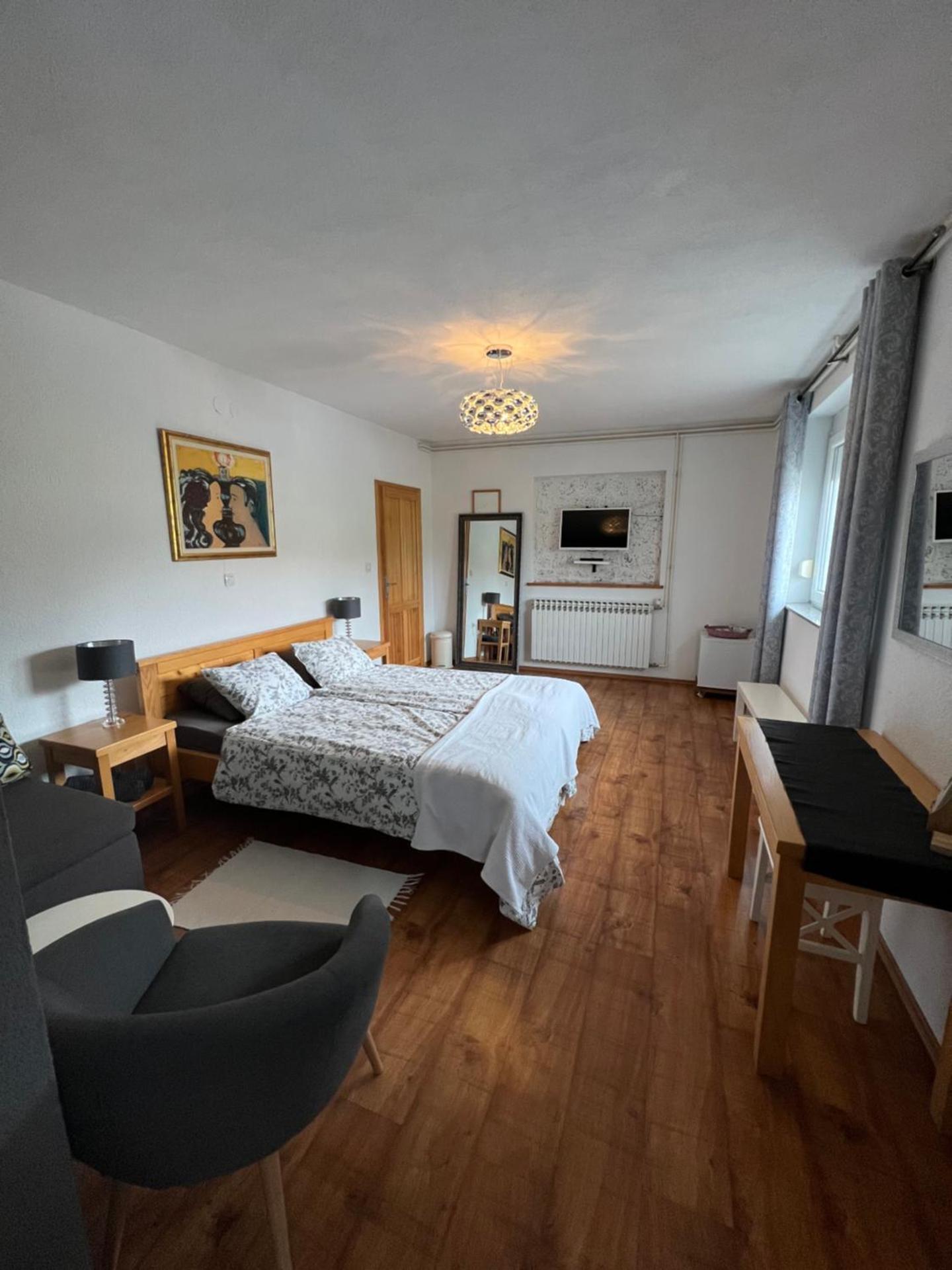 Apartments and Rooms Kristina