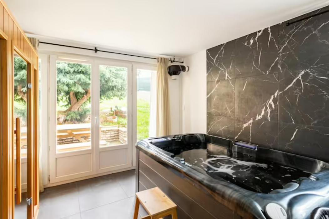 LE CHILL Suite & SPA (Jacuzzi et Sauna privés)