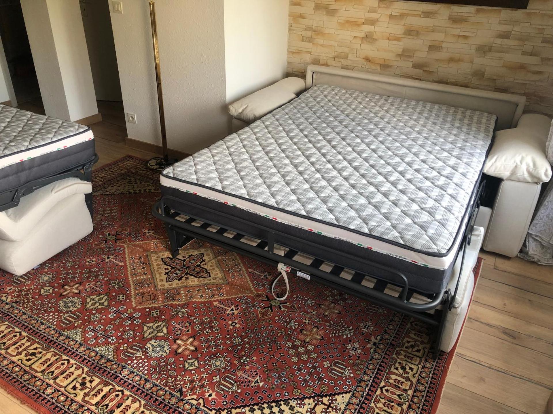 Quai des Pêcheurs - Vue Cathedrale