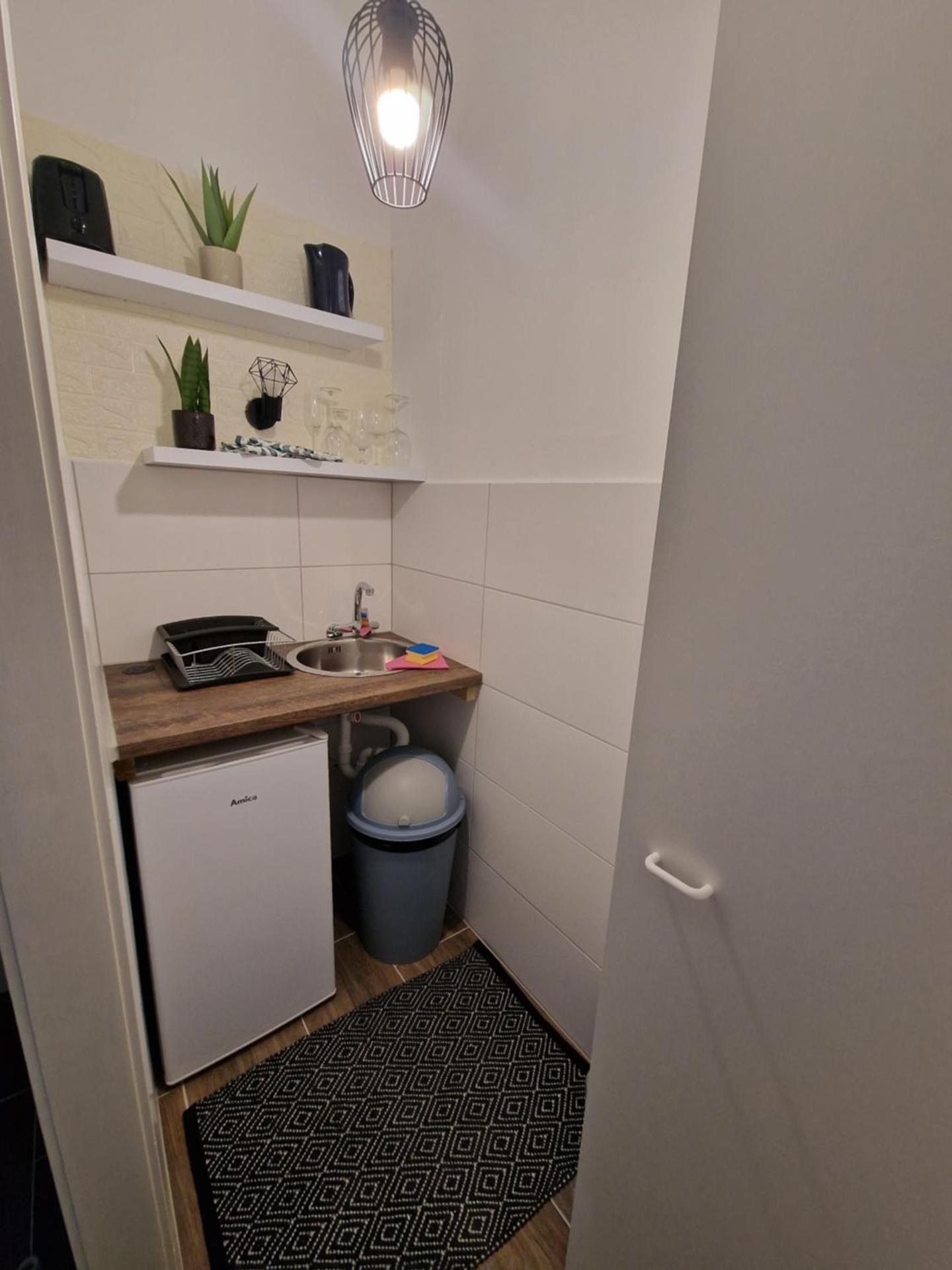 Kitchen or kitchenette