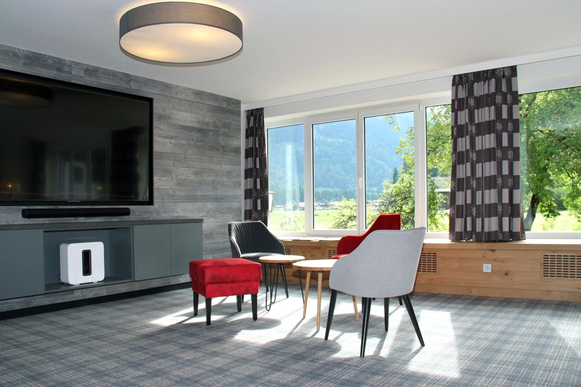 Communal lounge/ TV room