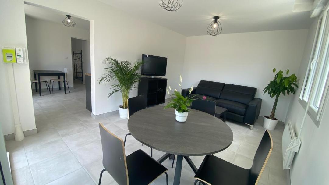 La perle de provence, appartement neuf en rez de Jardin clos, au calme, clim, salle d'eau dans chaque chambre, à 900m du centre de Nyons