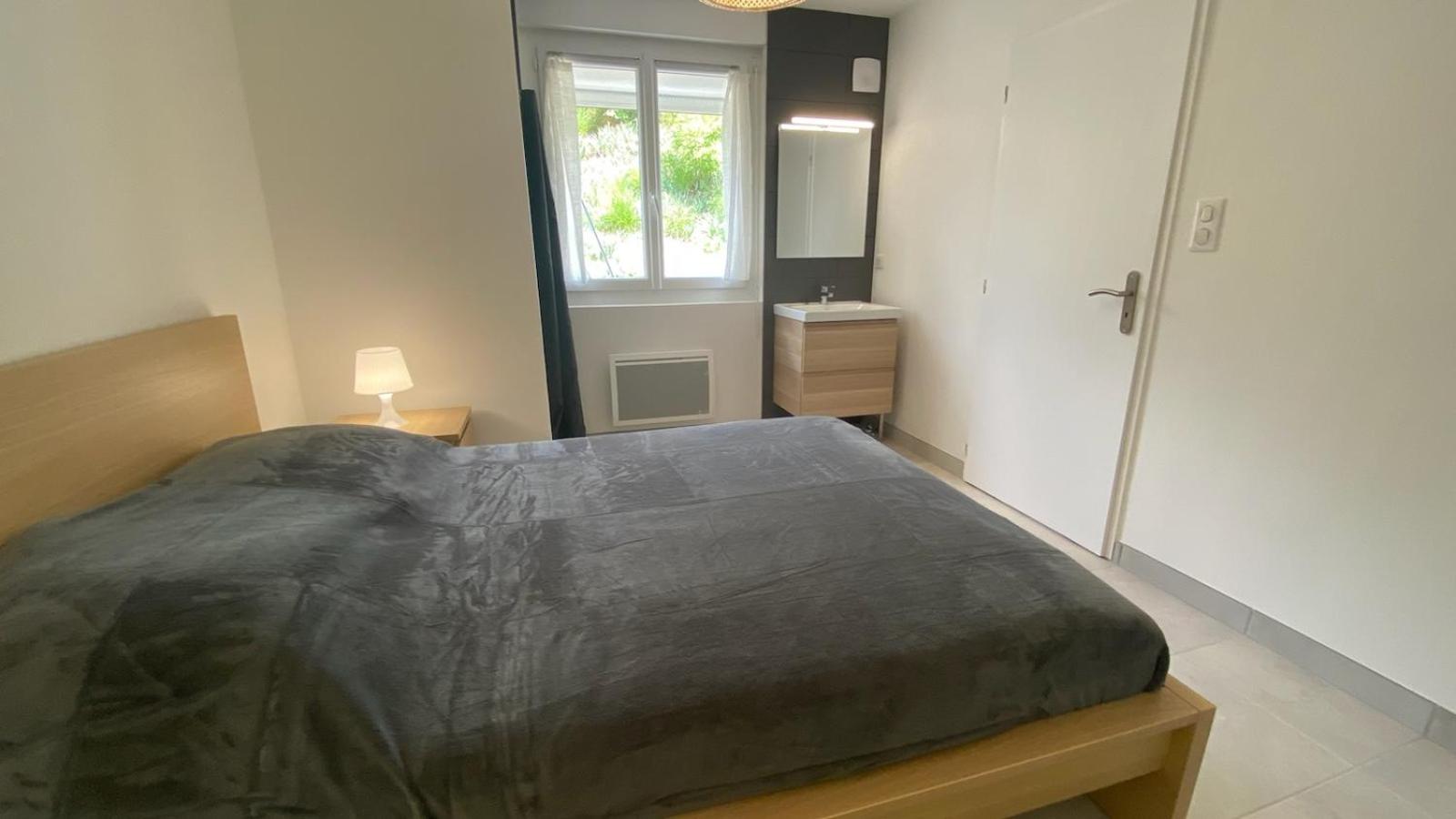 La perle de provence, appartement neuf en rez de Jardin clos, au calme, clim, salle d'eau dans chaque chambre, à 900m du centre de Nyons