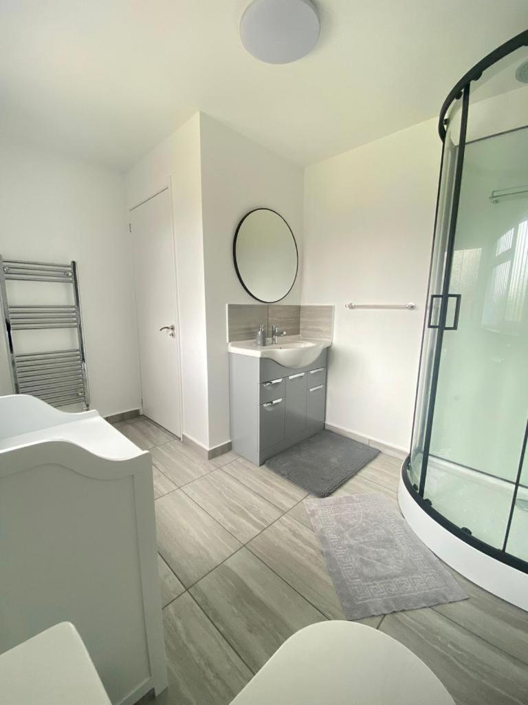 Gatwick Deluxe En-suite Rooms
