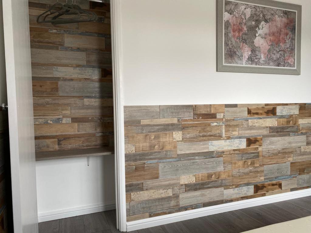 Gatwick Deluxe En-suite Rooms