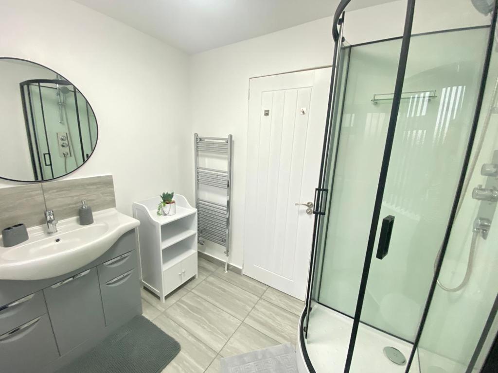 Gatwick Deluxe En-suite Rooms