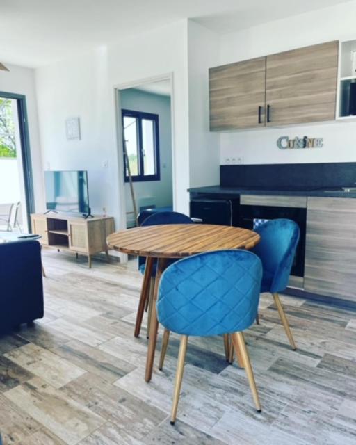 Les jardins de la Gravière à 5 mn de Lourmarin avec piscine privée