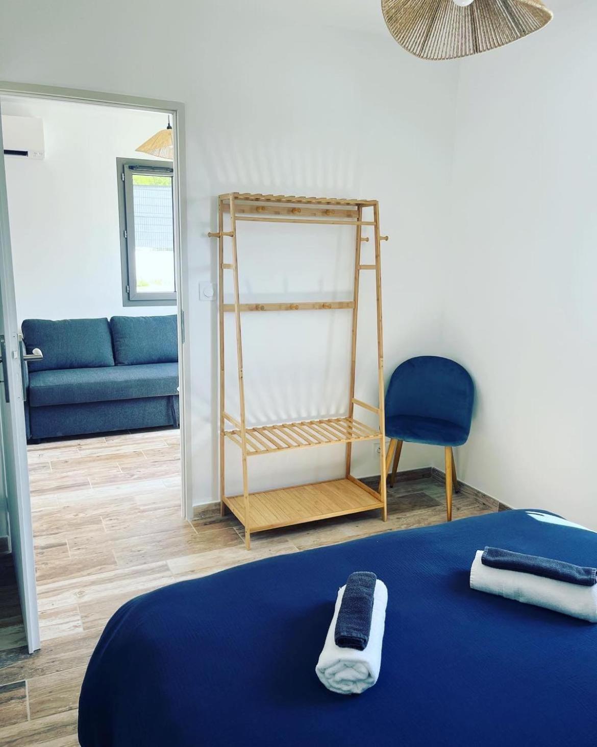 Les jardins de la Gravière à 5 mn de Lourmarin avec piscine privée