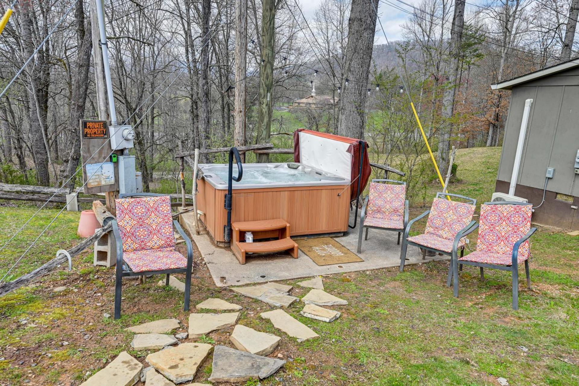 Ski, Hike and Unwind Pet-Friendly Whittier Retreat!