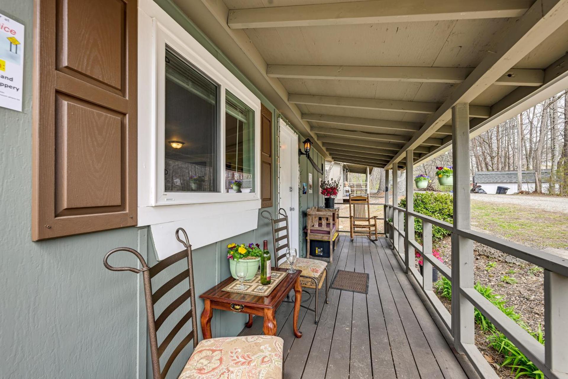 Shared Hot Tub and Fire Pit Tranquil Whittier Gem!