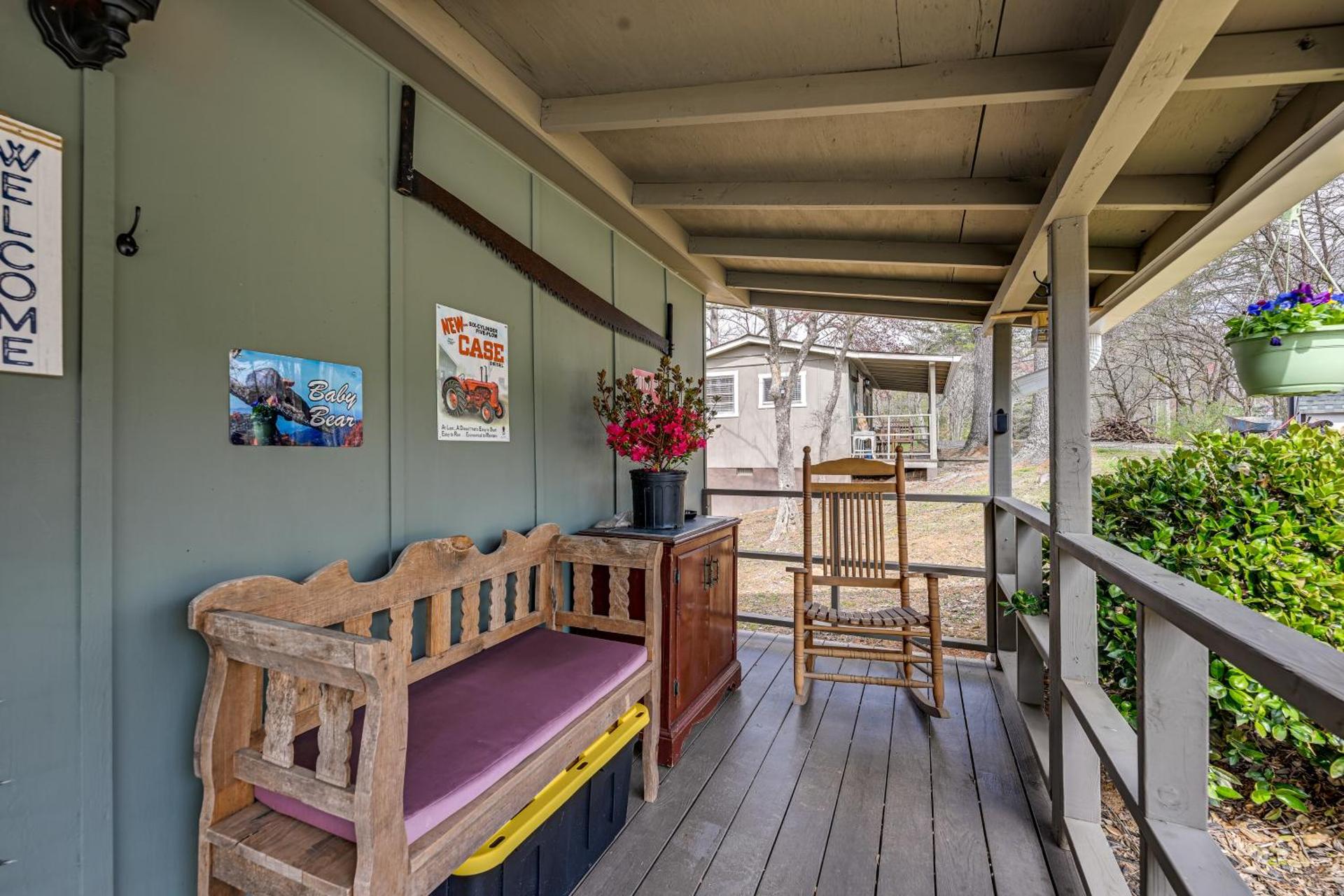 Shared Hot Tub and Fire Pit Tranquil Whittier Gem!