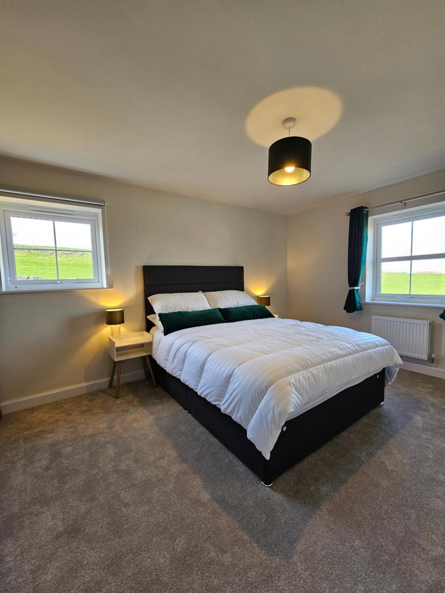 The Neal's 4 Bedroom House in Buxton Sleeps 8
