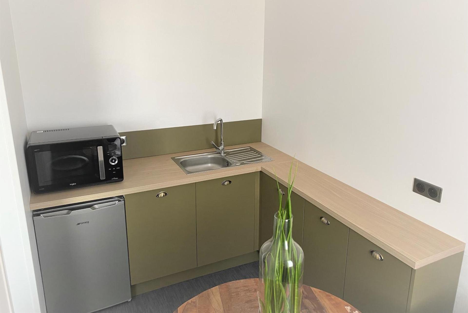 Kitchen or kitchenette