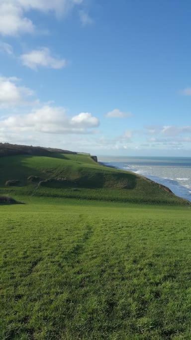 Trimaran Studio 10 mètres de la plage avec balcon/terrasse