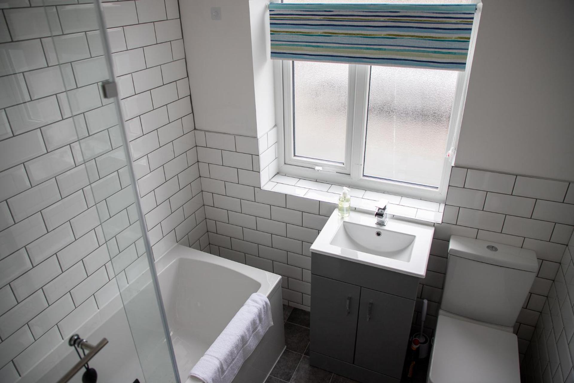 Wave Stays - Ground Floor Apartment - Outside Seating Area