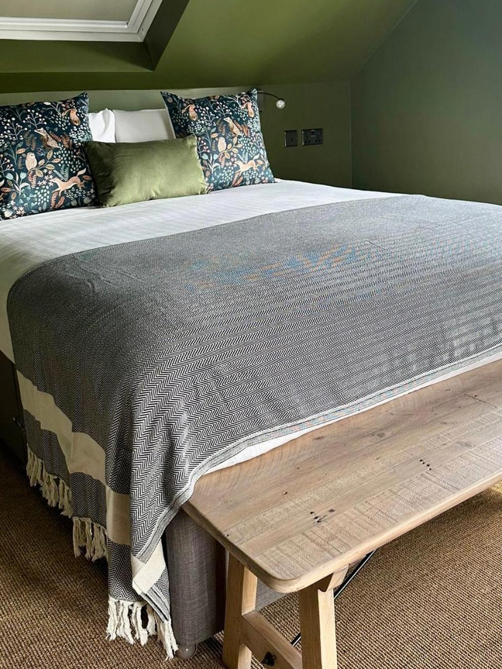 Rooms Above Sugar Boat