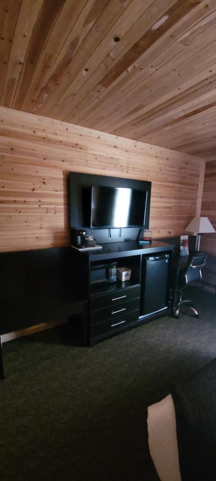 1 King Bed, Deluxe Mobility Accessible Room, Non-Smoking