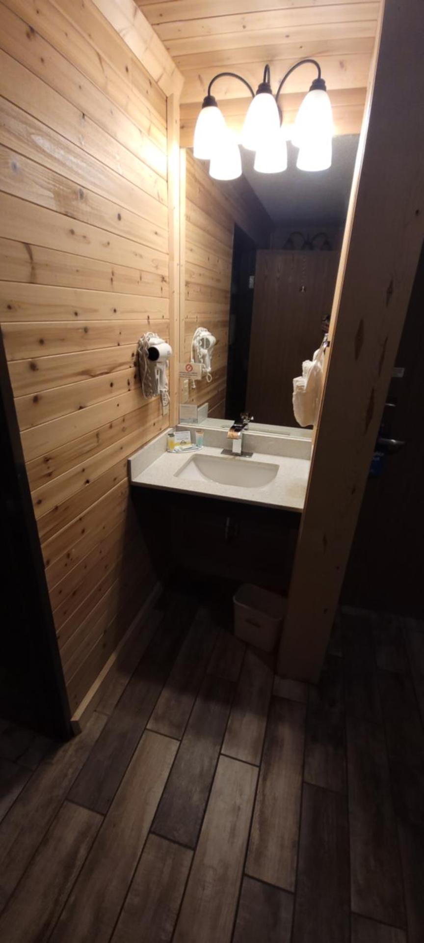 1 King Bed, Deluxe Mobility Accessible Room, Non-Smoking