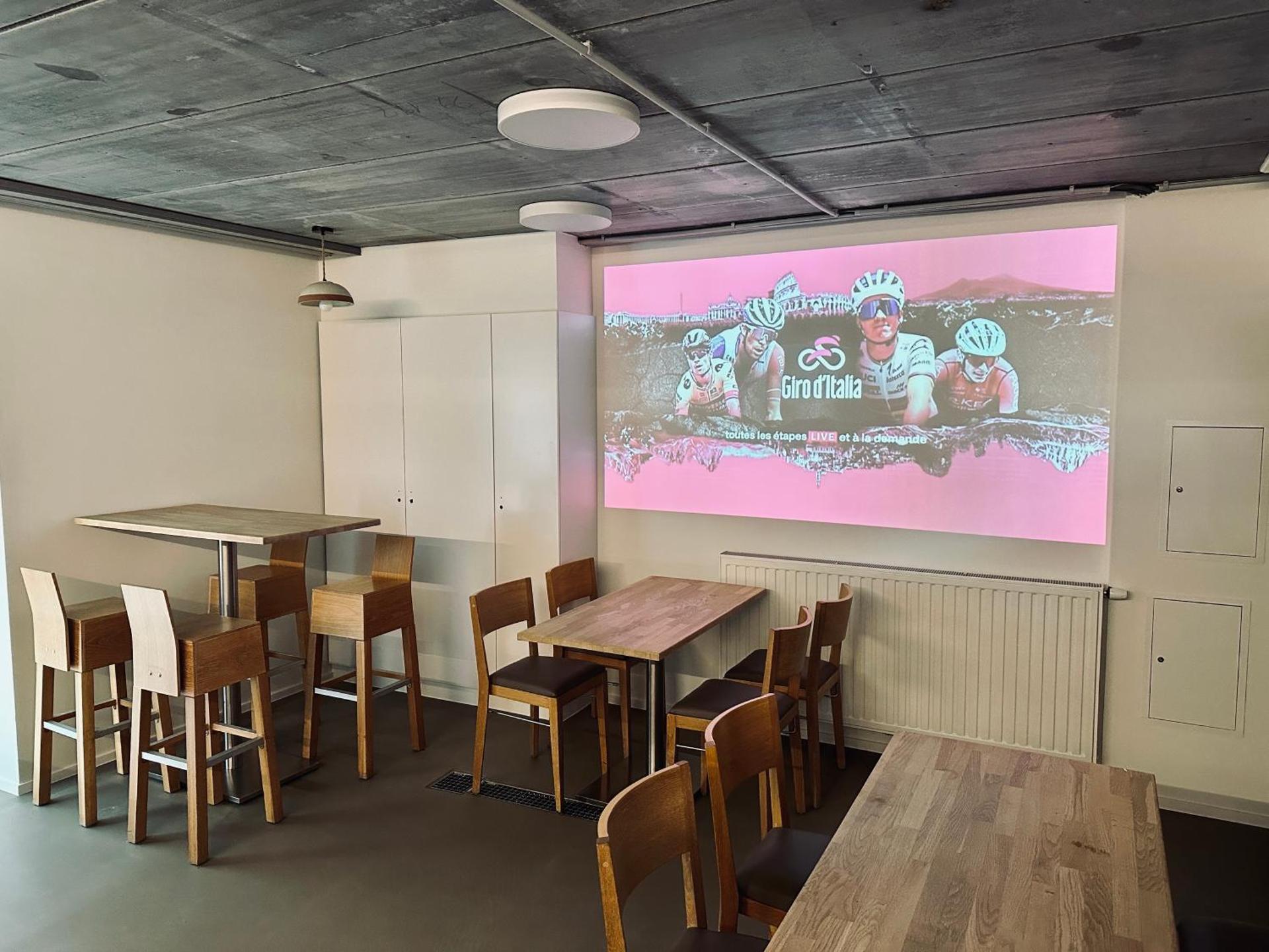 Communal lounge/ TV room