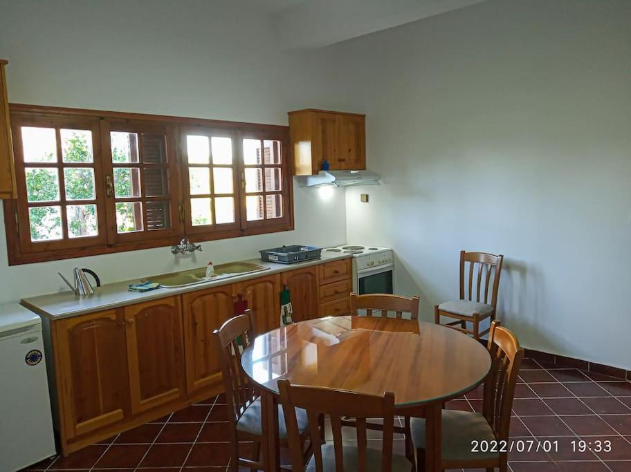 Archontiko Taxiarches Kymi Evia