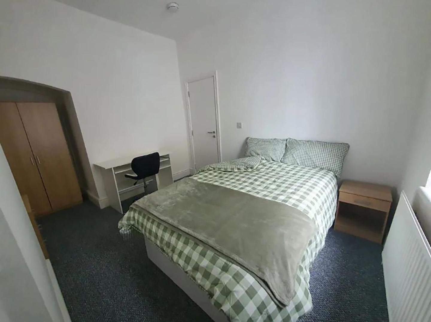 Double Bed L1 Burnley City Centre