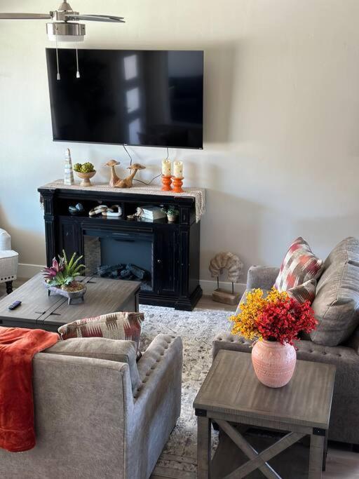 Grand Canyon-4bed,3bath,hot tub