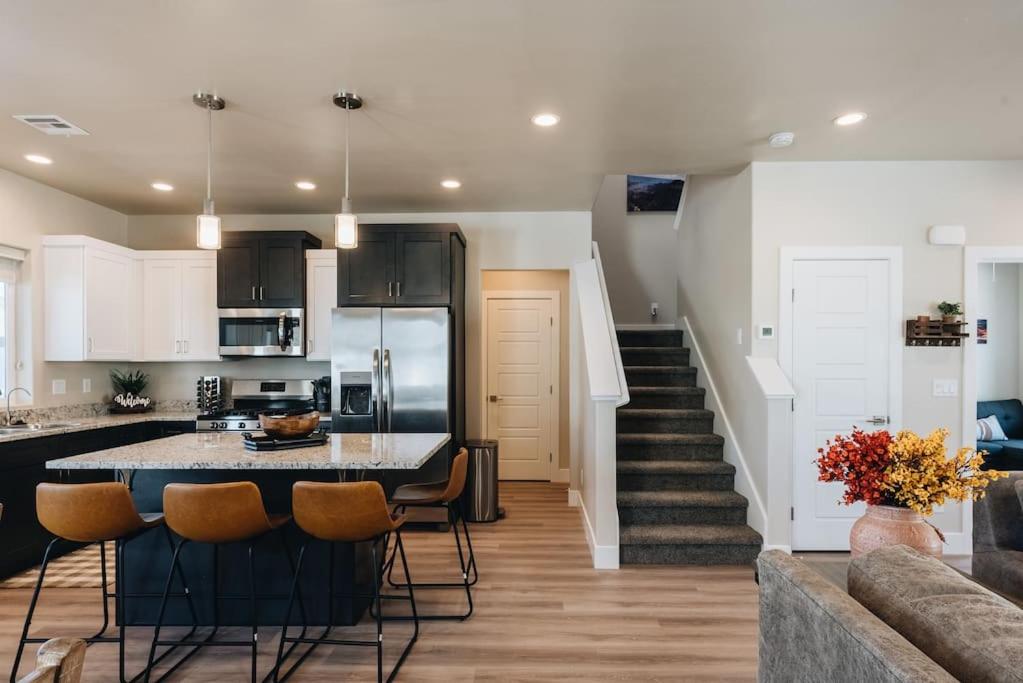 Grand Canyon-4bed,3bath,hot tub