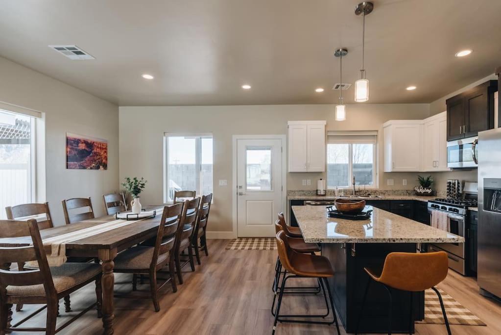 Grand Canyon-4bed,3bath,hot tub