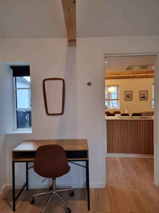 Hyggeligt lille byhus lige mellem havnen og bytorv