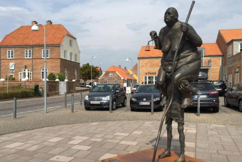 Hyggeligt lille byhus lige mellem havnen og bytorv