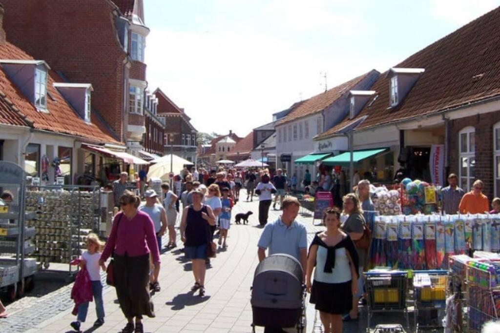 Hyggeligt lille byhus lige mellem havnen og bytorv