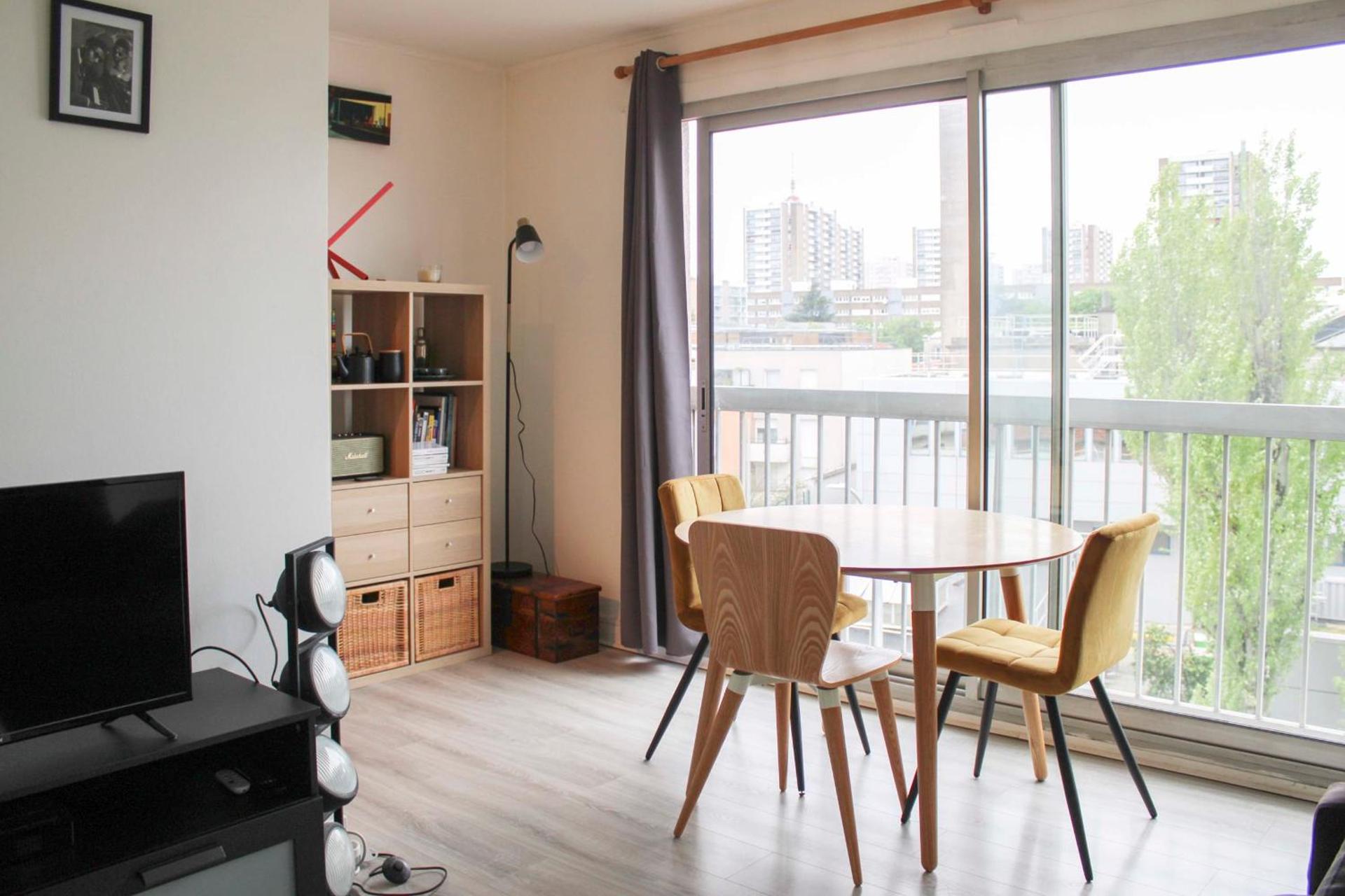 Bright and pleasant studio near city center