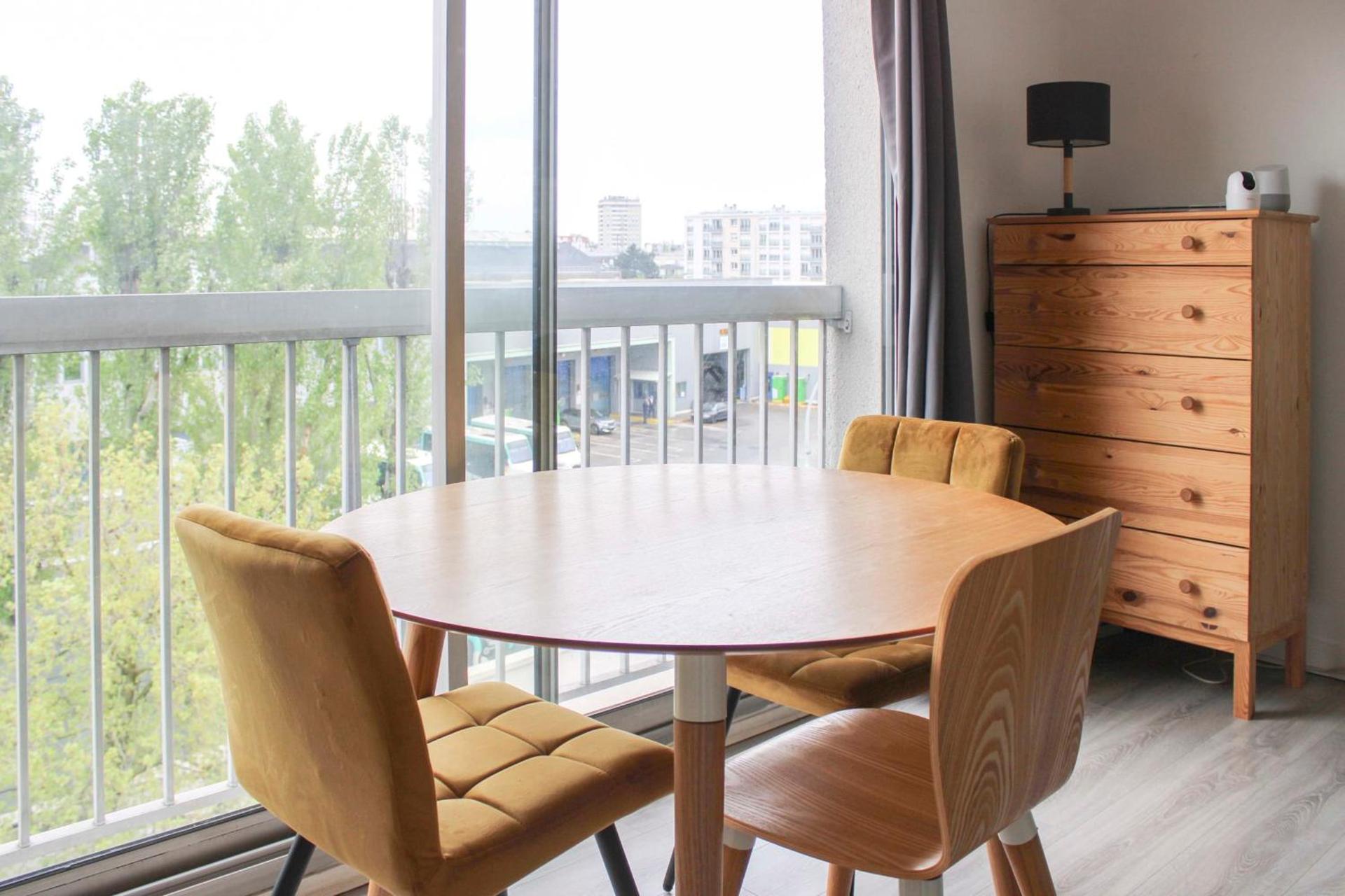 Bright and pleasant studio near city center