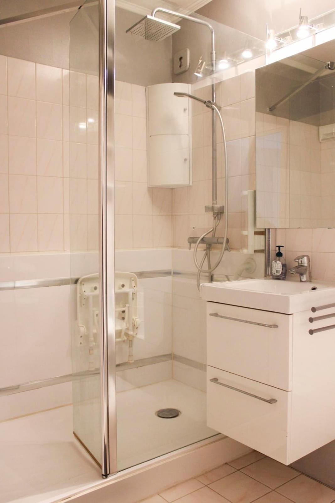 Bright and pleasant studio near city center