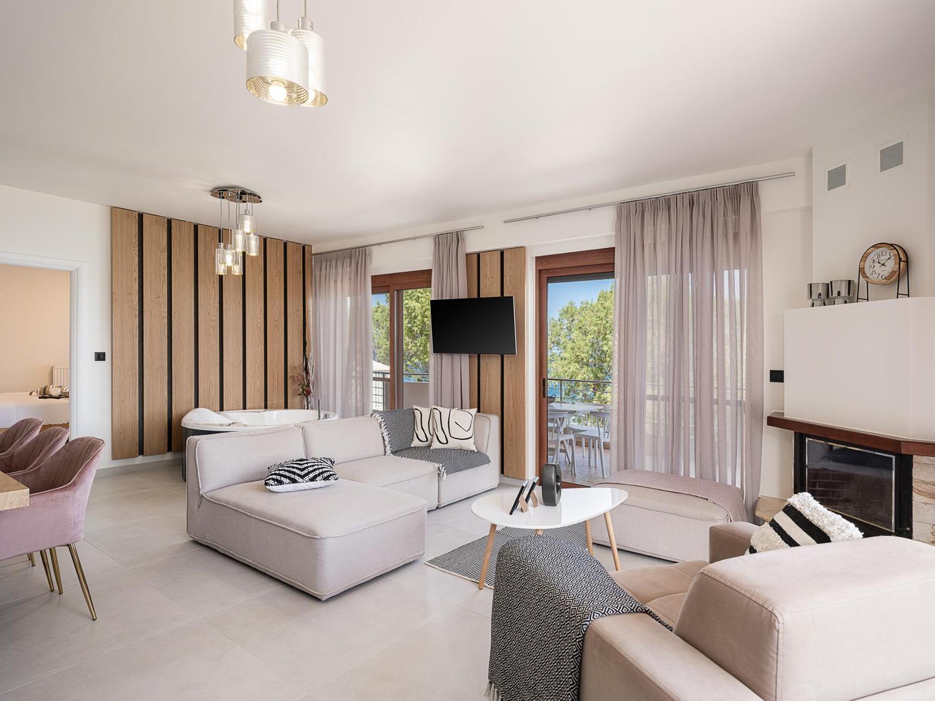 Communal lounge/ TV room