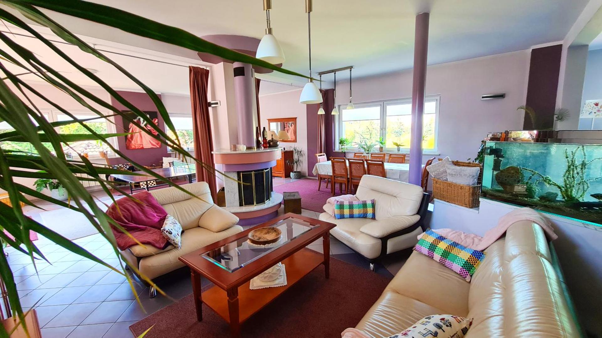 Communal lounge/ TV room