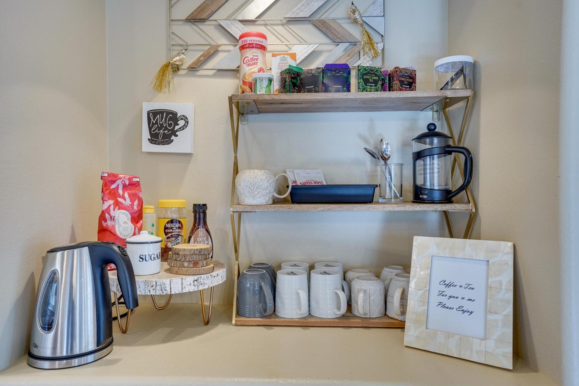 Pet-Friendly Townhome with Hot Tub in Redmond!