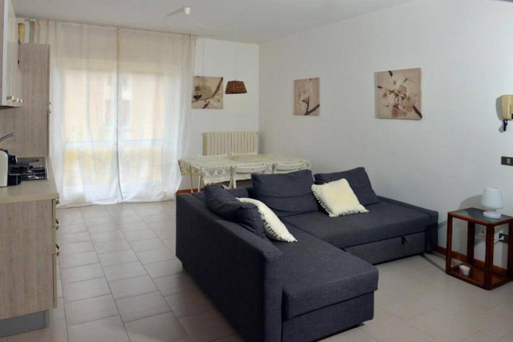 A due passi dal lago (CIR 017085-LNI-00017)