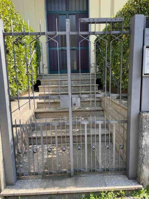 A due passi dal lago (CIR 017085-LNI-00017)