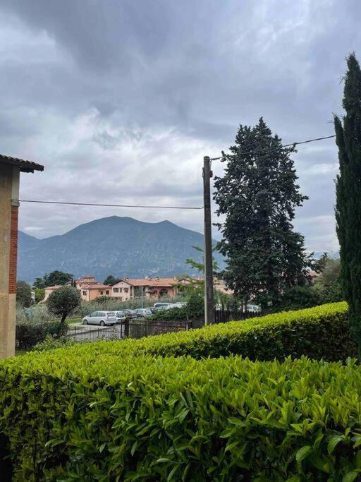 A due passi dal lago (CIR 017085-LNI-00017)