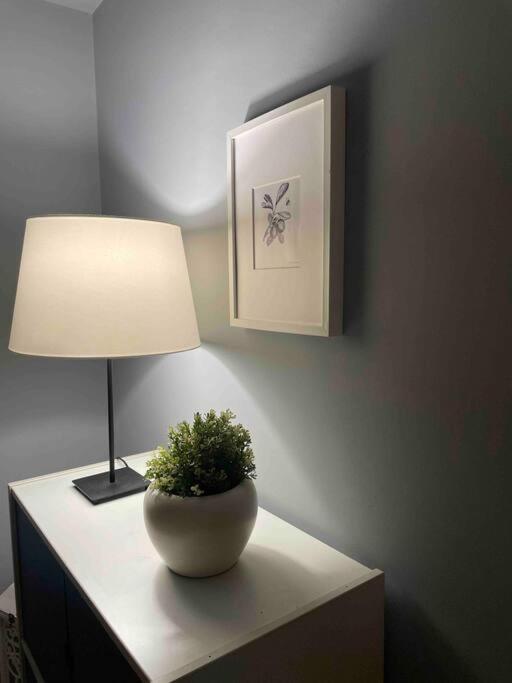 A due passi dal lago (CIR 017085-LNI-00017)