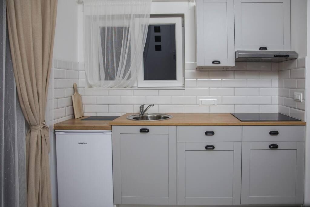 Cozy studio overlooking downtown