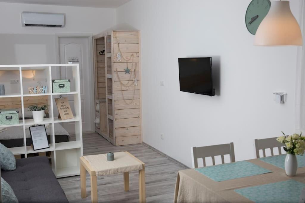 Cozy studio overlooking downtown