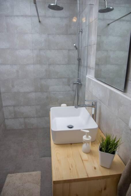 Cozy studio overlooking downtown