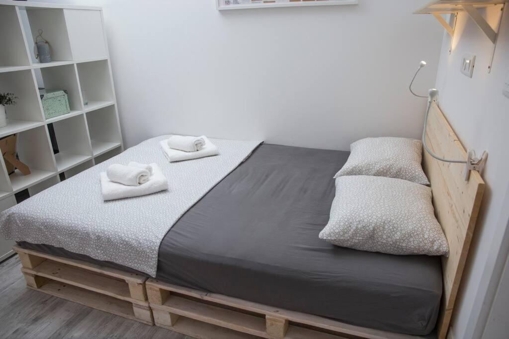 Cozy studio overlooking downtown