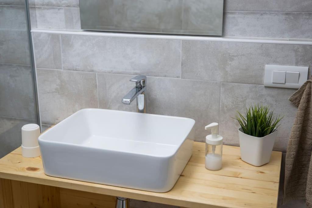 Cozy studio overlooking downtown