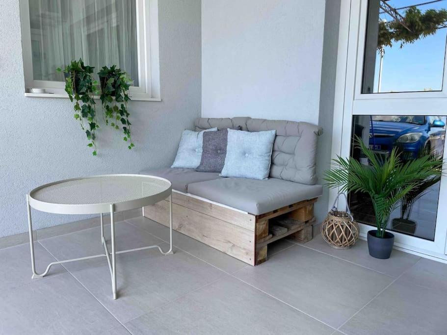 Cozy studio overlooking downtown