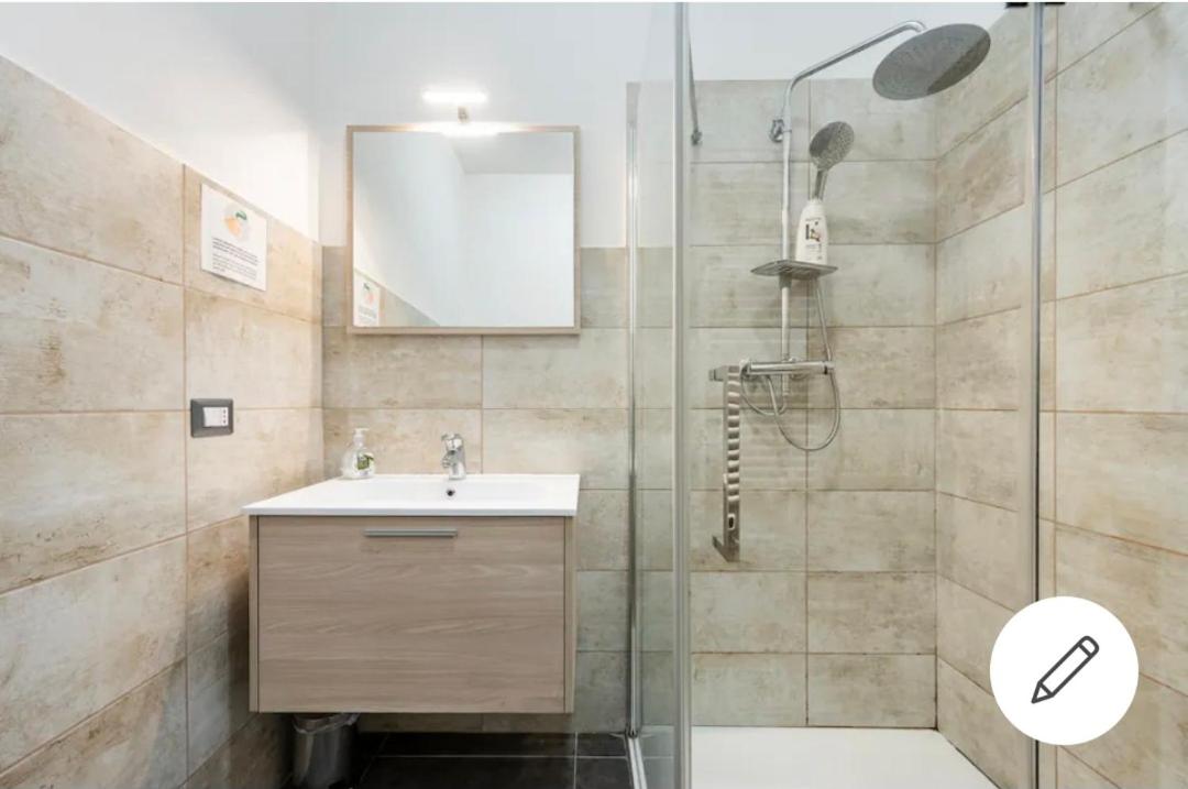 ES - Essential Solution & Emotion Stories (locazione turistica)