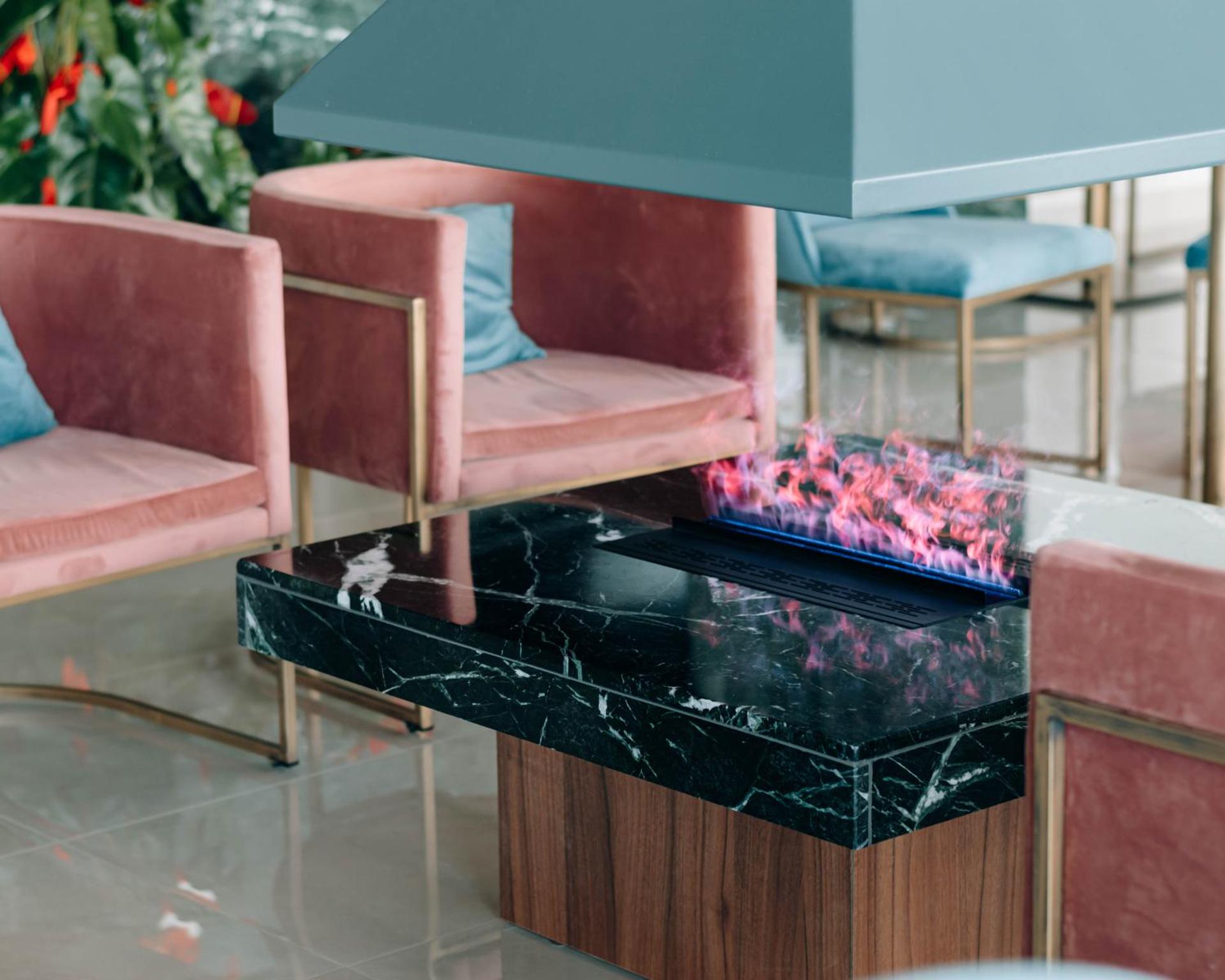 AKROTHEA suites & lounge